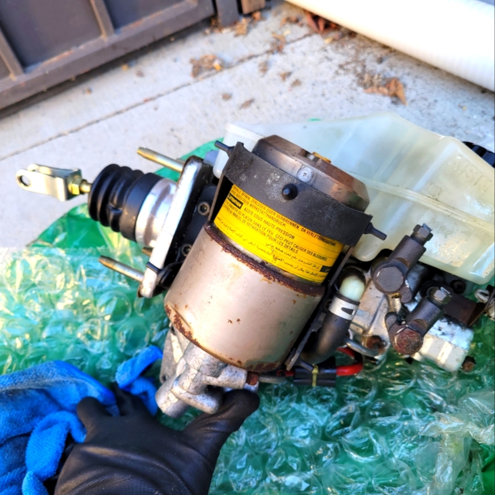 2004 gs300 ABS accumulator